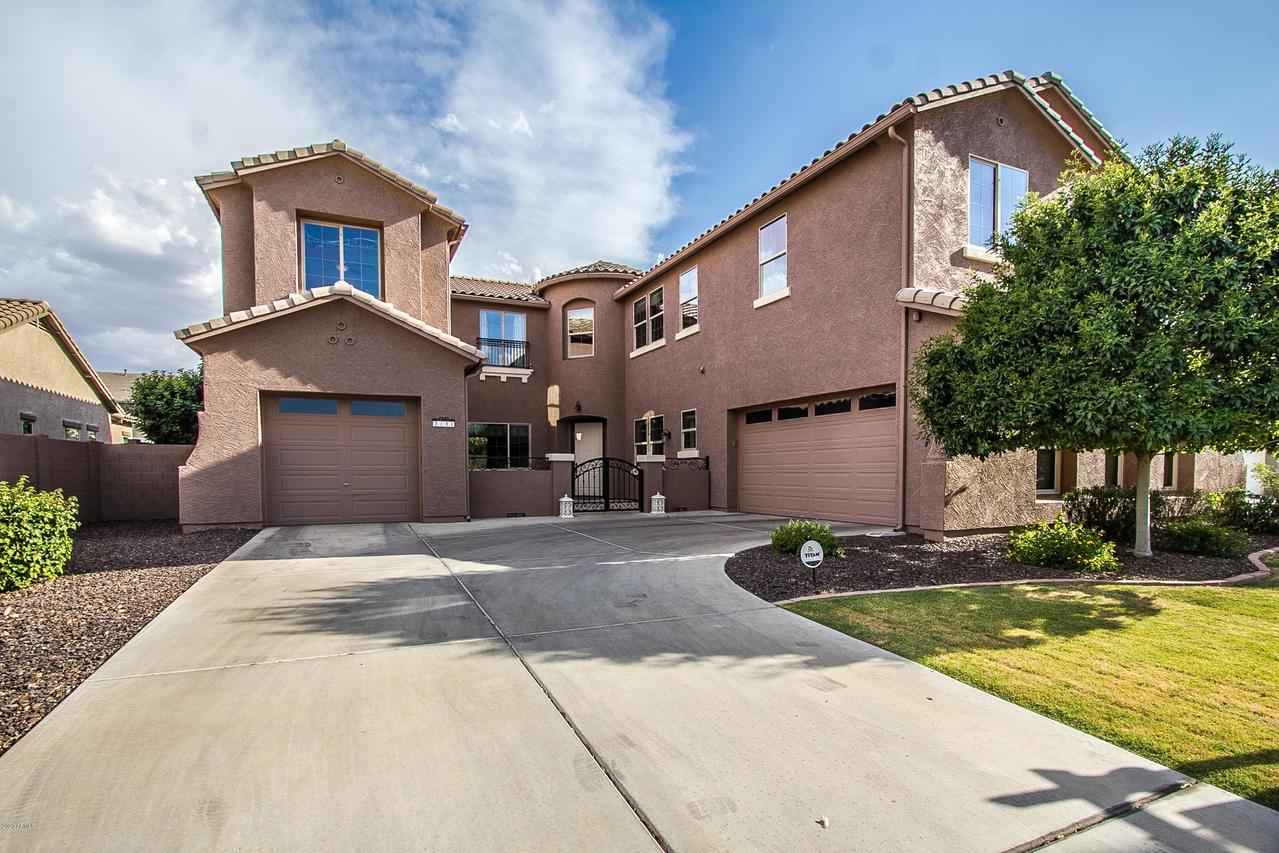 2737 E Powell Way, Gilbert, AZ 85298