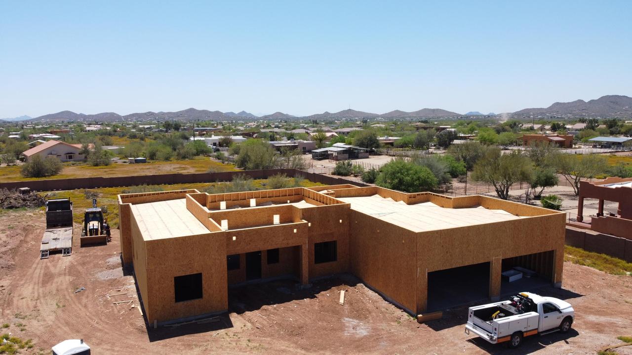 1105 E Desert Hills Estate Dr., Phoenix, AZ 85086