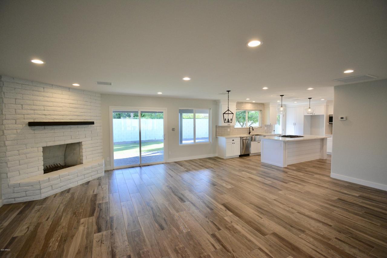 2743 E Cinnabar Ave., Phoenix, AZ 85028