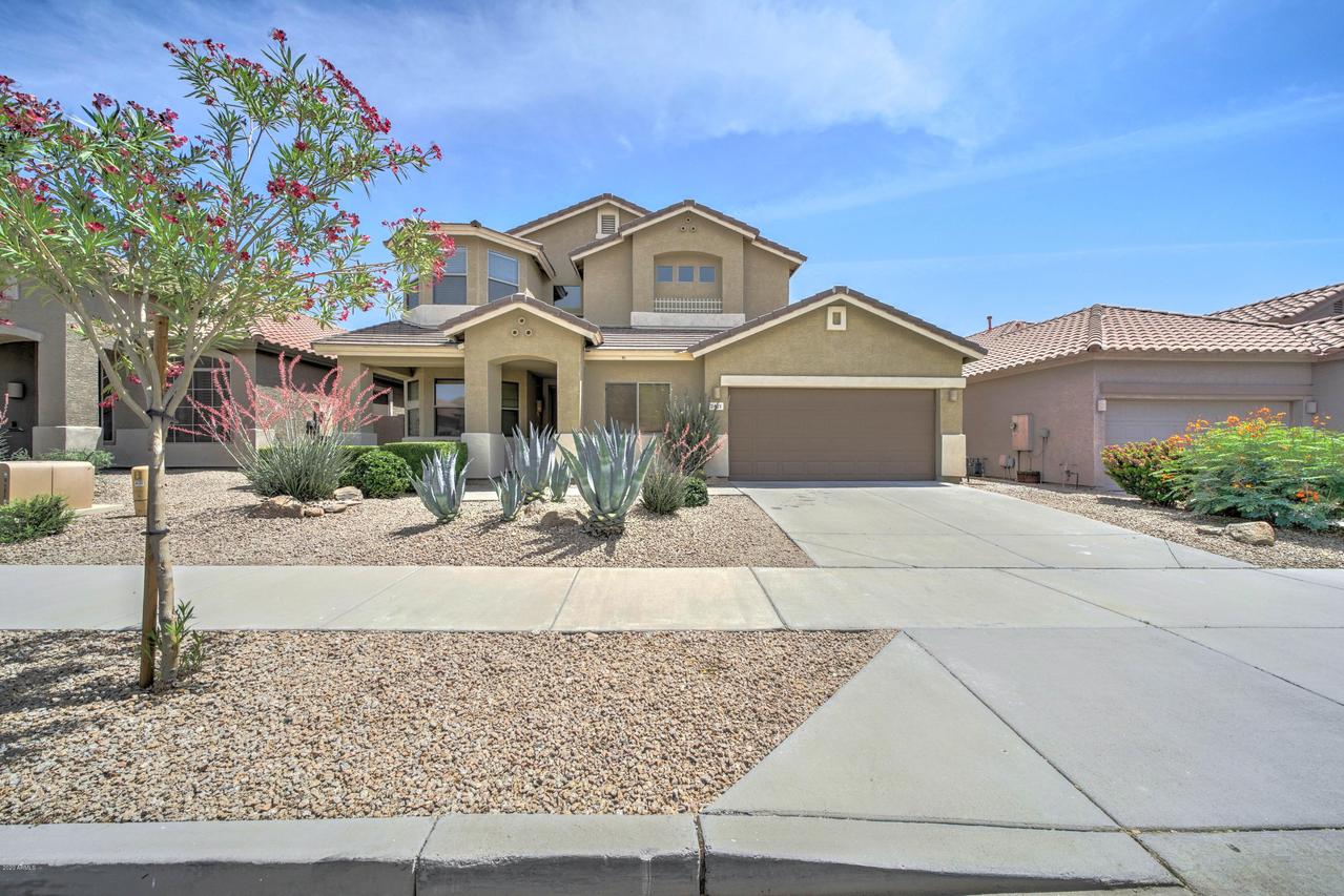 2421 W Red Range Way, Phoenix, AZ 85085