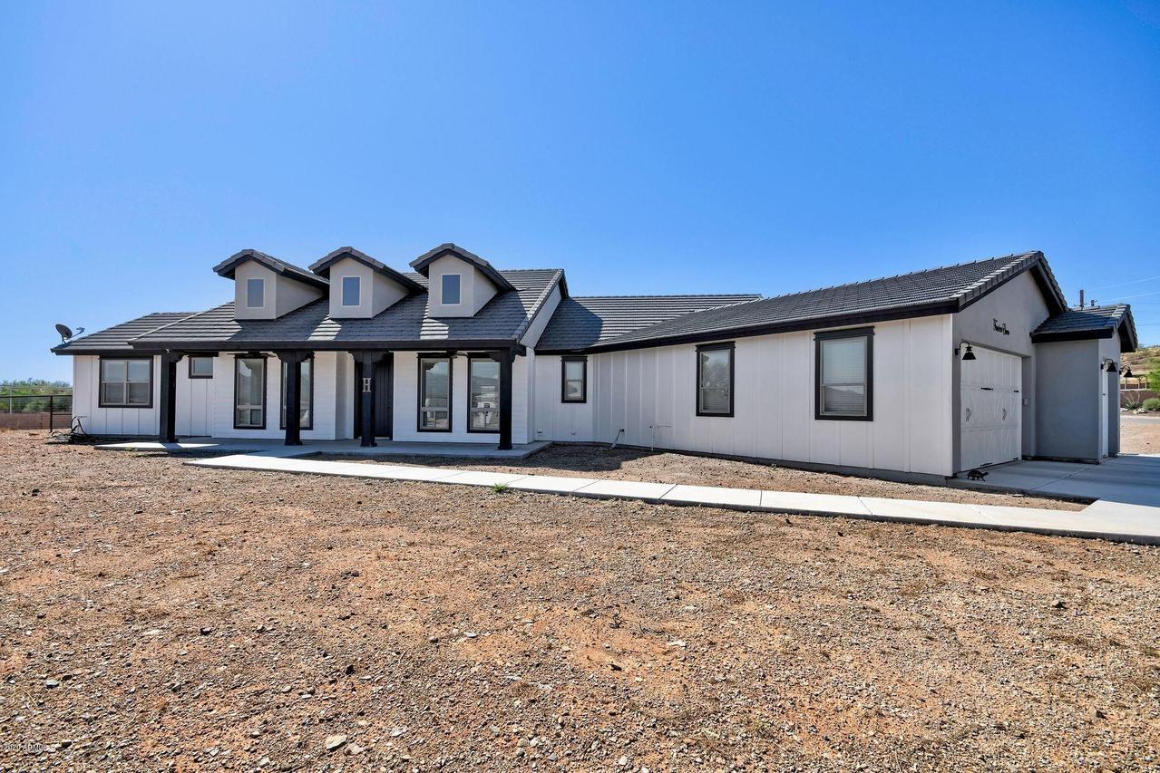 1411 E Red Range Way, Phoenix, AZ 85085