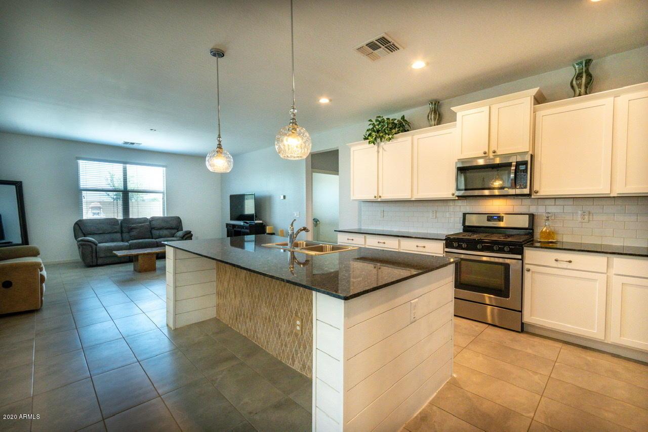 776 W Blue Ridge Dr., San Tan Valley, AZ 85140