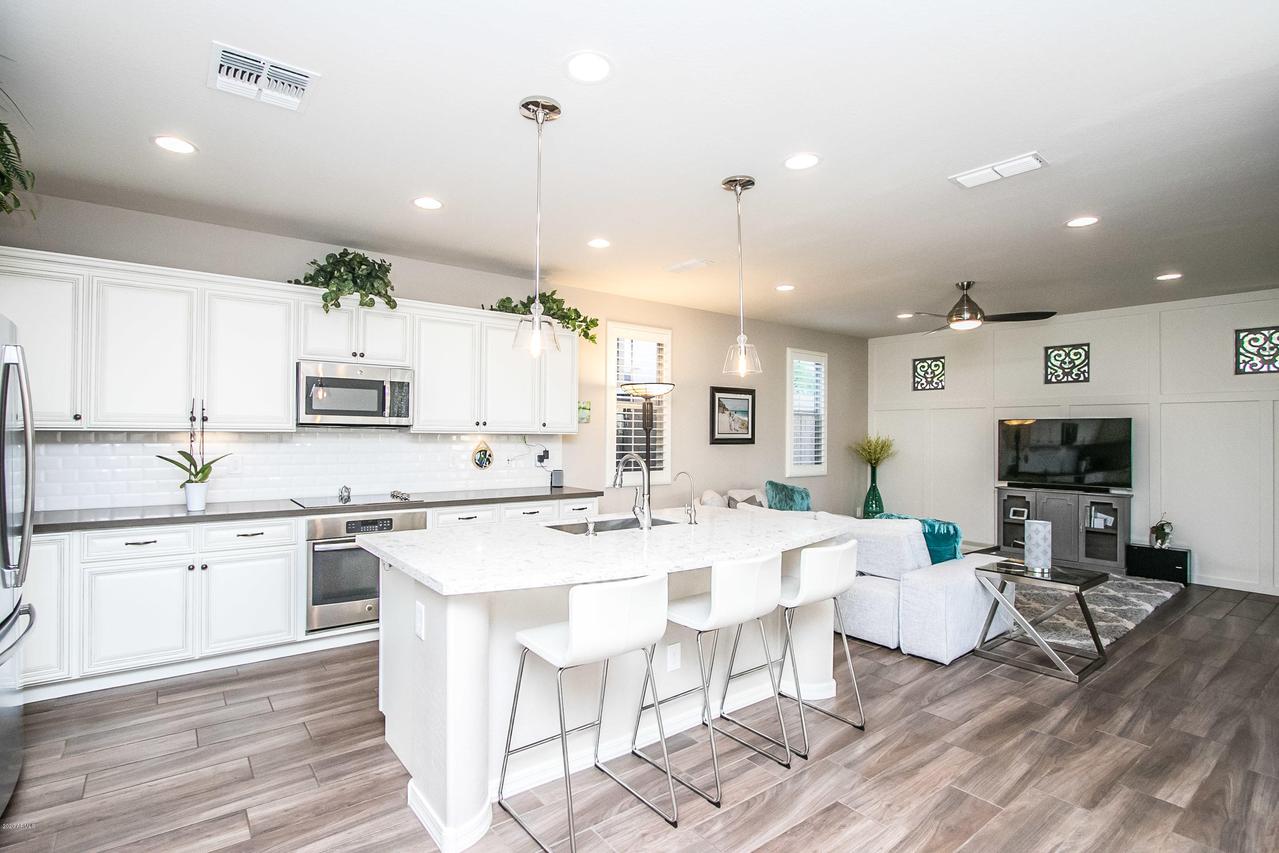 1228 E Brookwood Ct., Phoenix, AZ 85048