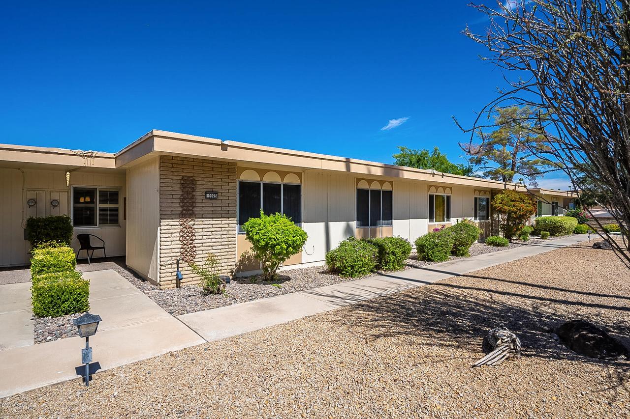 9925 W Hutton Dr., Sun City, AZ 85351