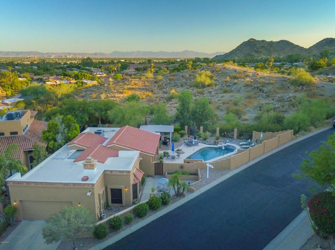 1061 E Shangri La Rd., Phoenix, AZ 85020