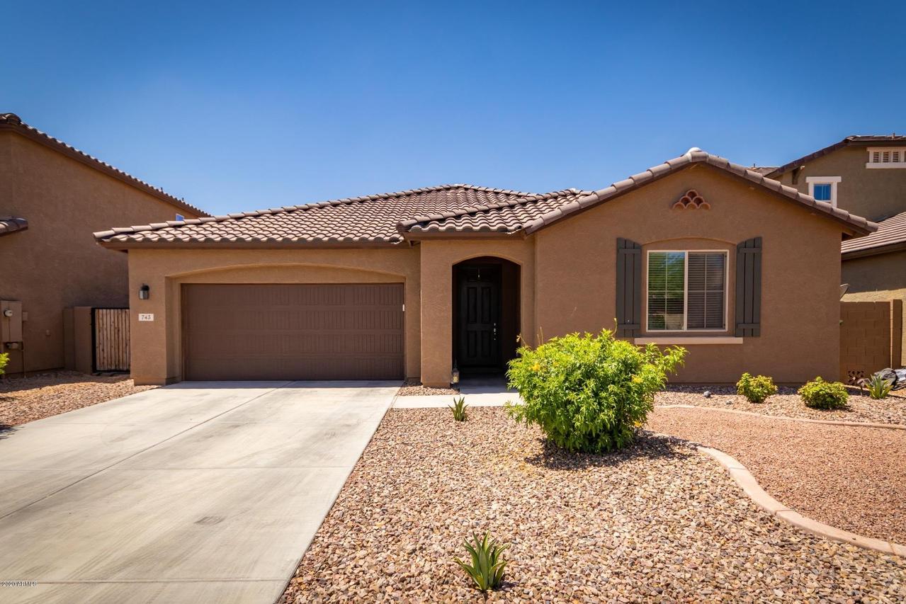 743 W Desert Hollow Dr., San Tan Valley, AZ 85143