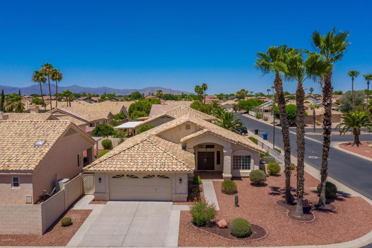 17430 N Flowing Spring Dr., Surprise, AZ 85374