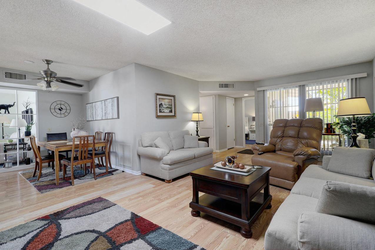 10250 W Palmeras Dr., Sun City, AZ 85373