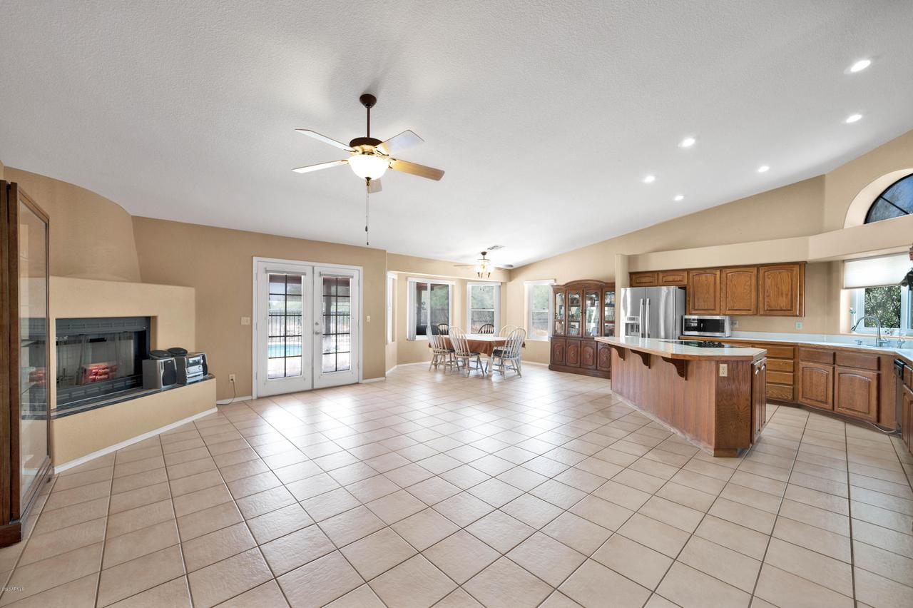 724 N 107th St., Mesa, AZ 85207