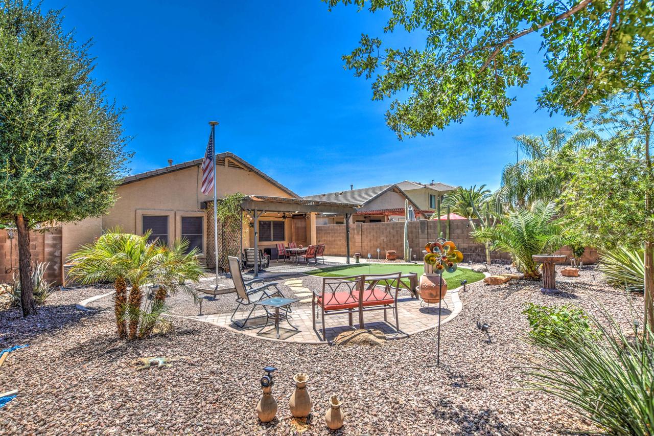 988 E Palomino Way, San Tan Valley, AZ 85143