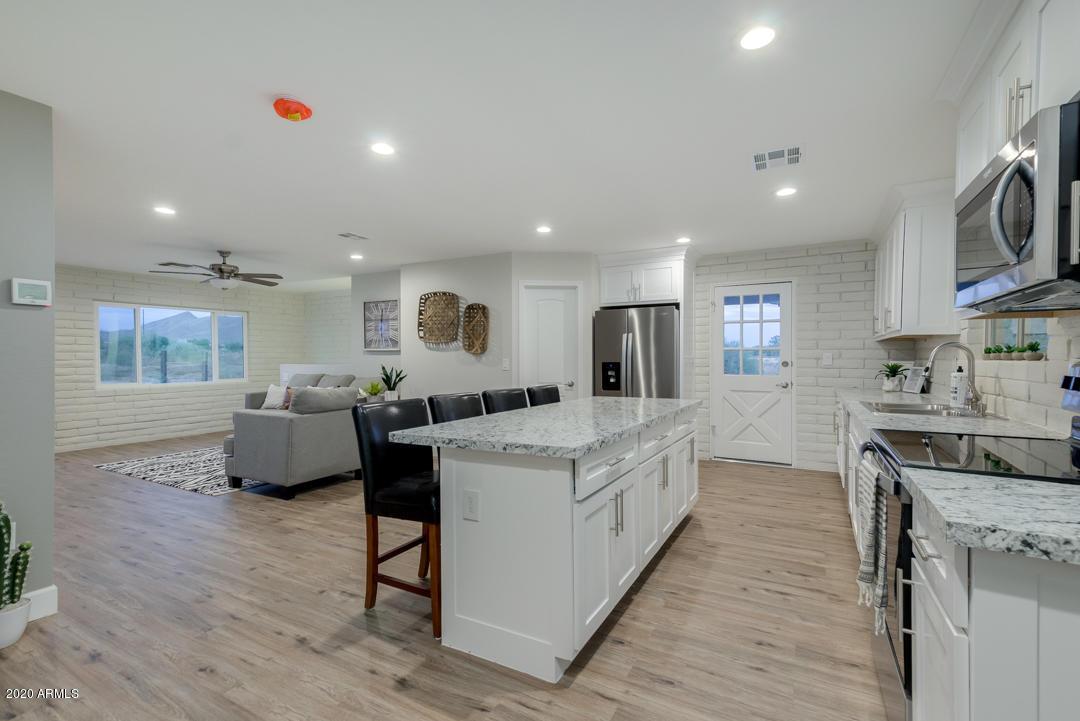 39212 N 3rd Ave., Phoenix, AZ 85086