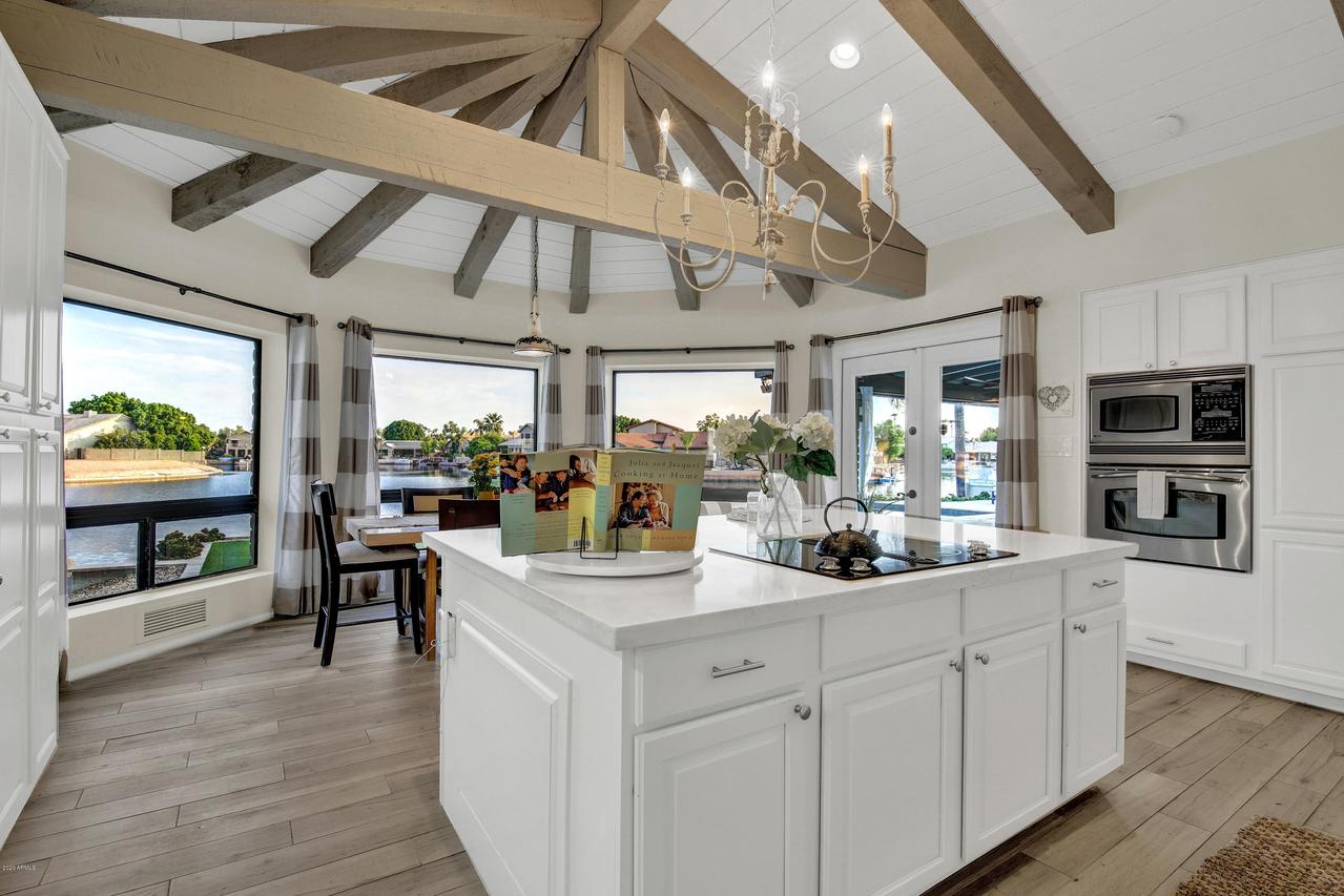 5655 W Arrowhead Lakes Dr., Glendale, AZ 85308