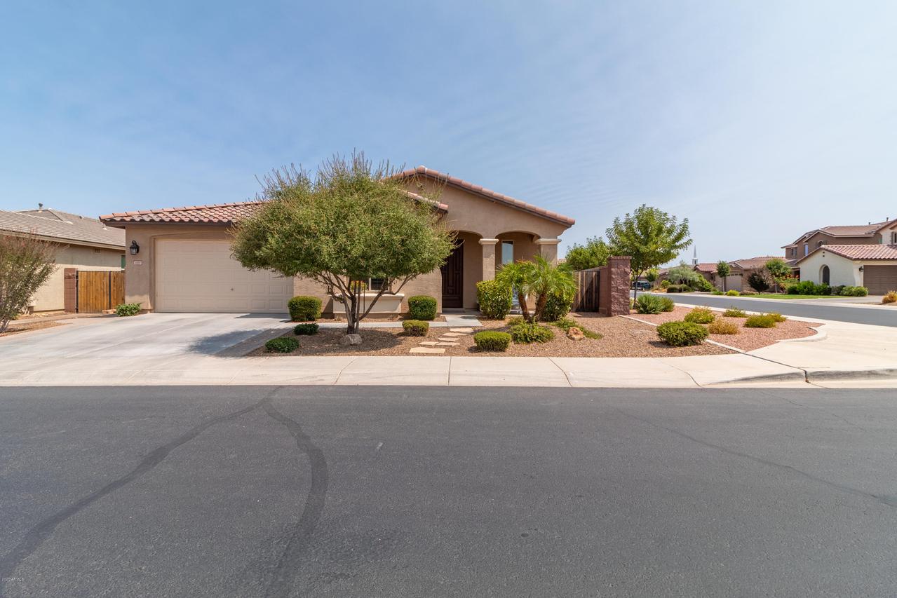 1060 W Redwood Ave., San Tan Valley, AZ 85140