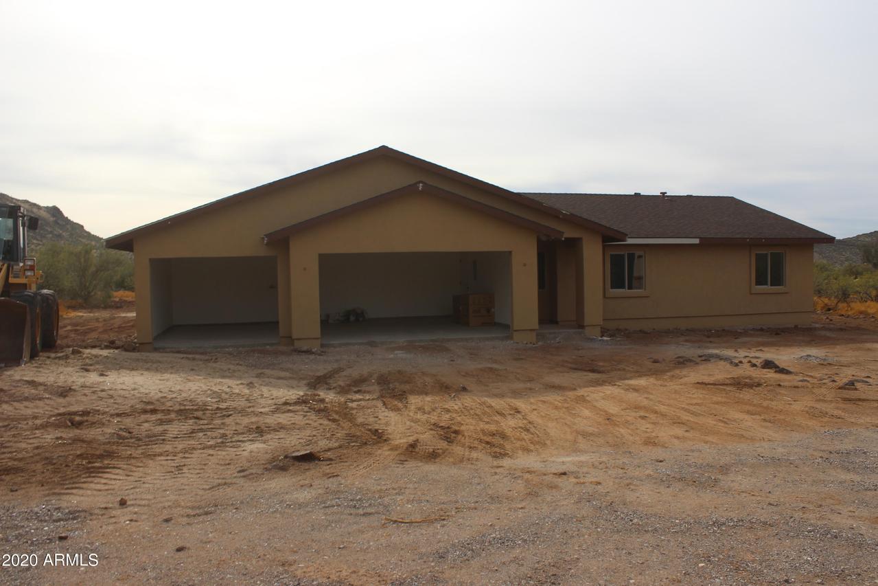 43818 N 20th St., New River, AZ 85087