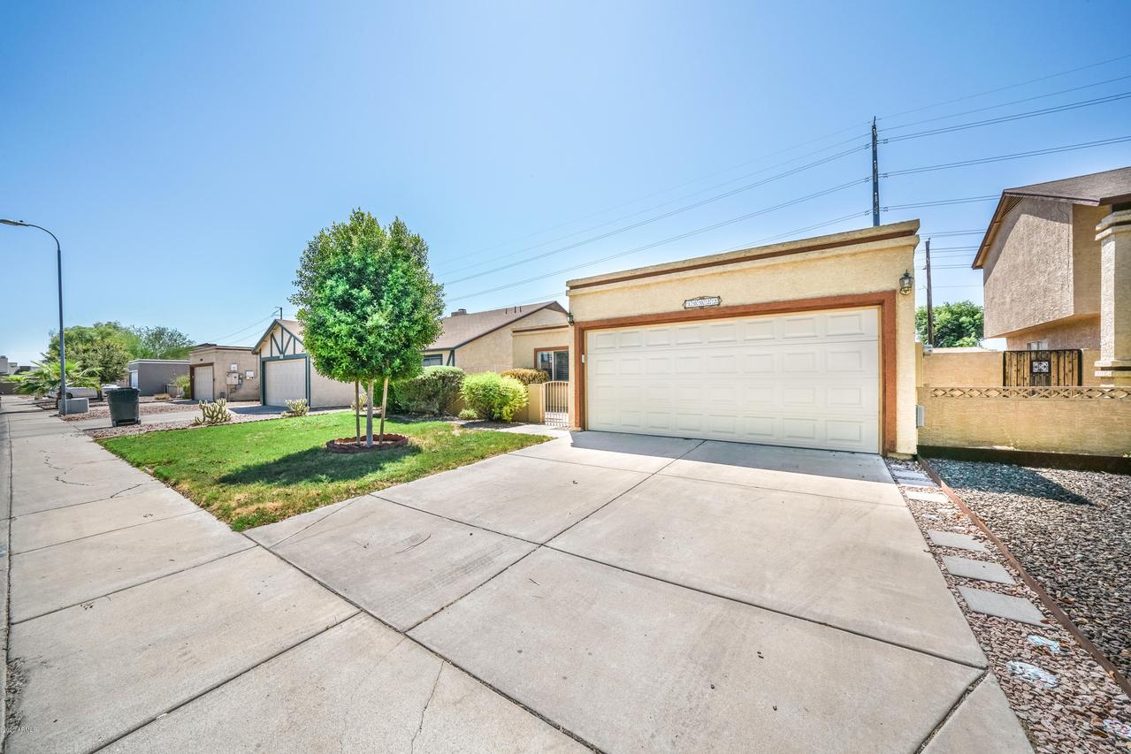 10022 N 66th Ln., Glendale, AZ 85302