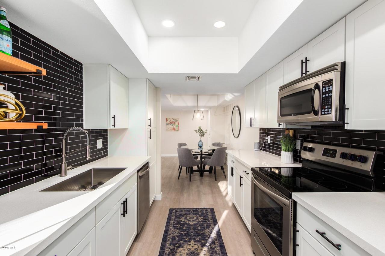 12222 N Paradise Village Pkwy. #438, Phoenix, AZ 85032