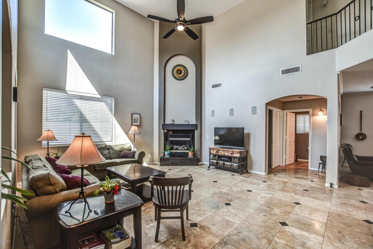 862 W Dexter Way, San Tan Valley, AZ 85143