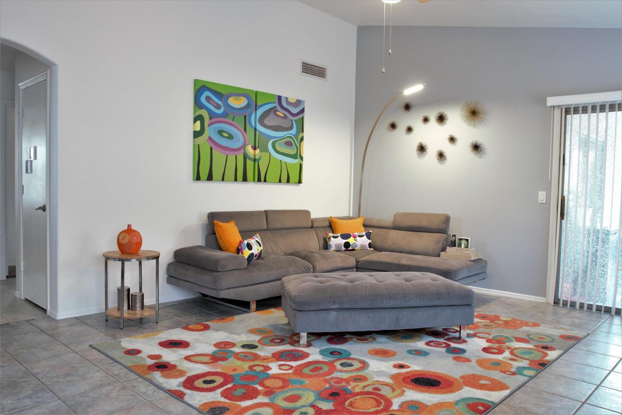 6614 W Desert Hollow Dr., Phoenix, AZ 85083