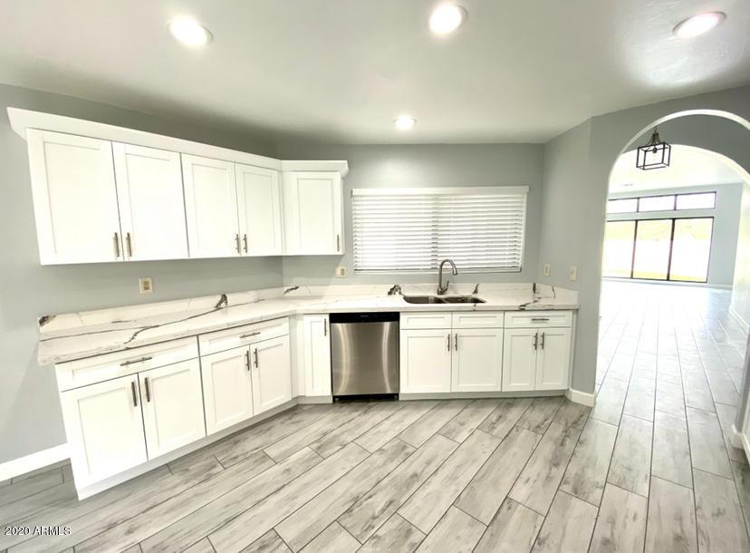 4034 E Round Hill Dr., Phoenix, AZ 85028