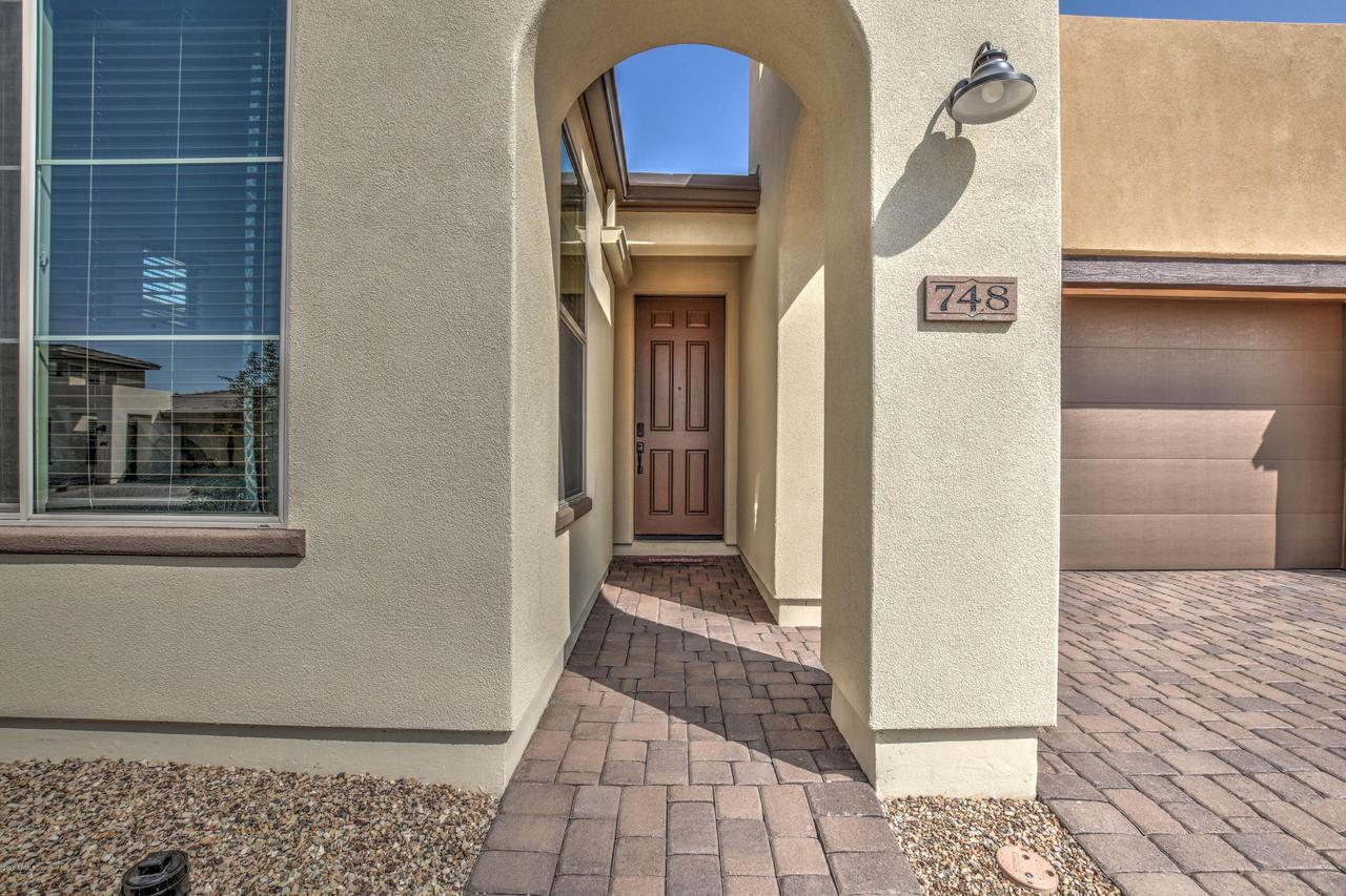 748 E Myrtle Pass, San Tan Valley, AZ 85140