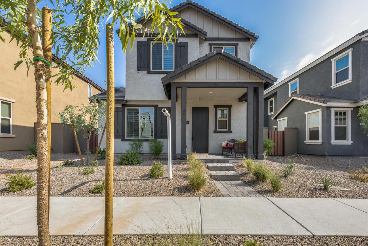 2039 W Desert Hollow Dr., Phoenix, AZ 85085