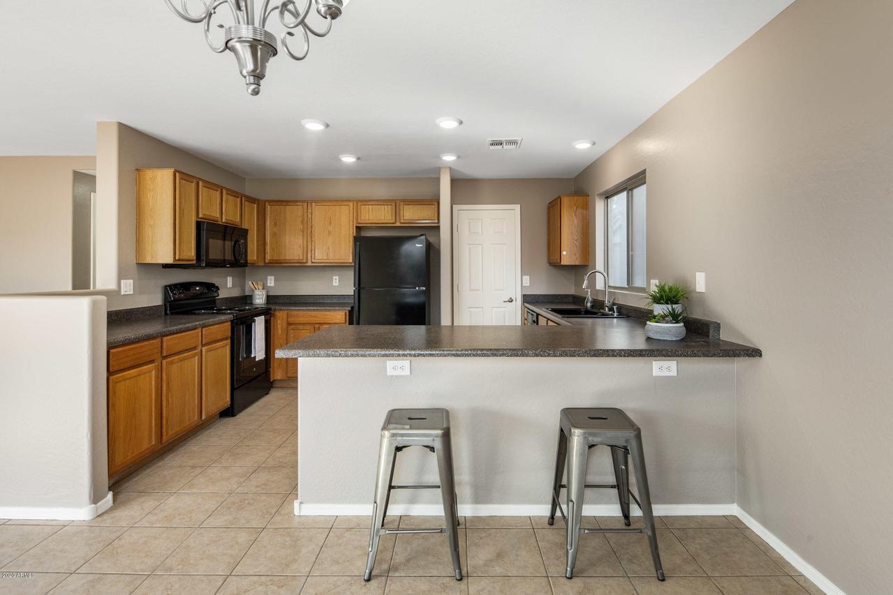 19427 N Gabriel Path, Maricopa, AZ 85238