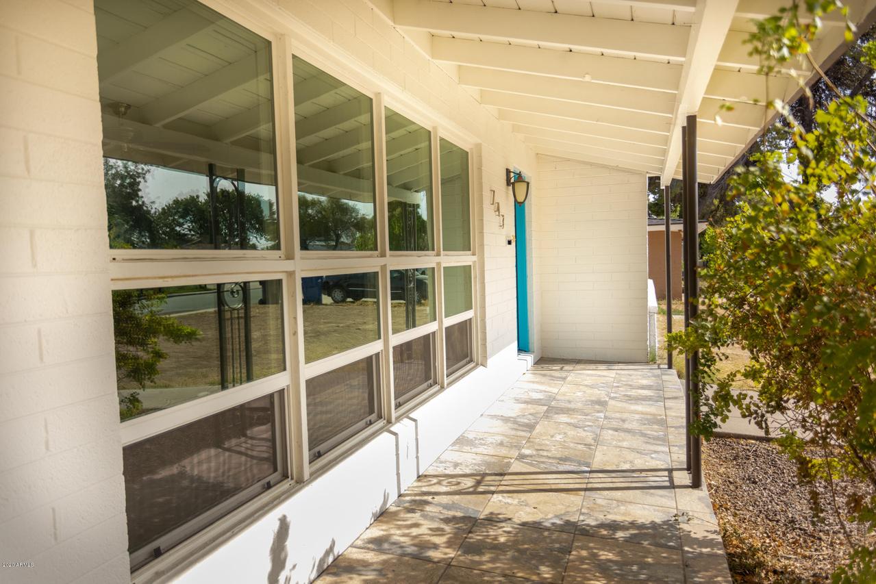 743 N Vineyard, Mesa, AZ 85201