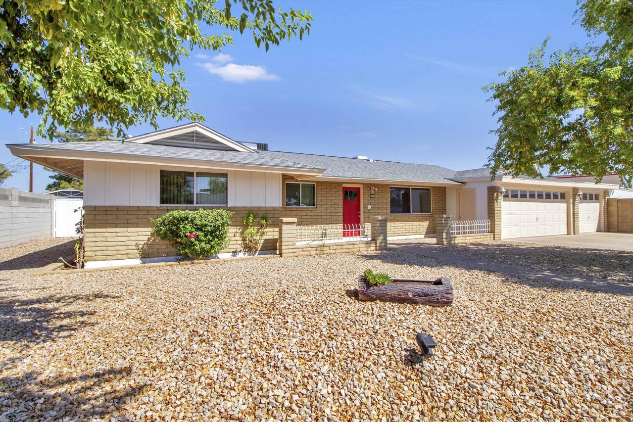 2554 E Glencove St., Mesa, AZ 85213