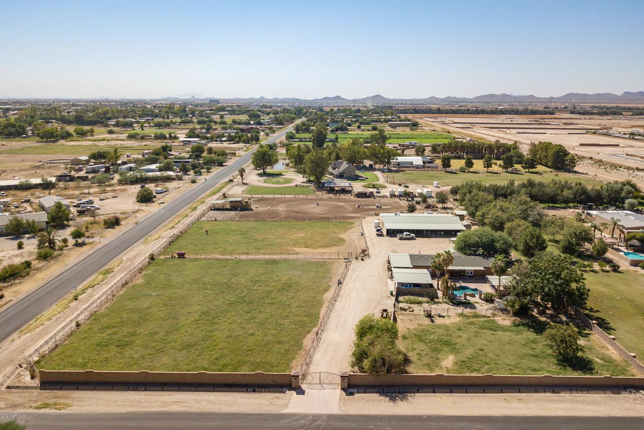 833 W Lenora Way, San Tan Valley, AZ 85140