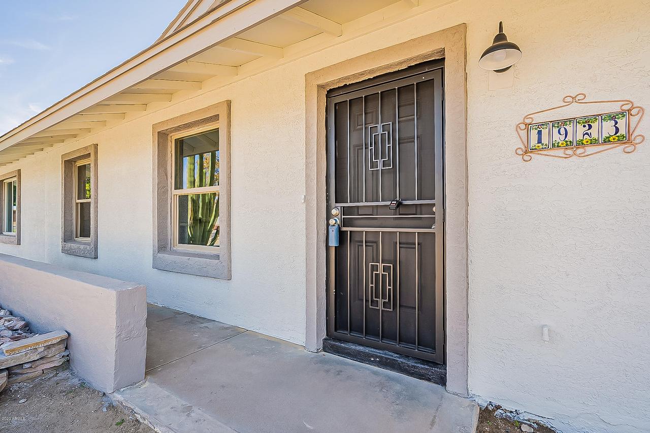 1923 W Kerry Ln., Phoenix, AZ 85027