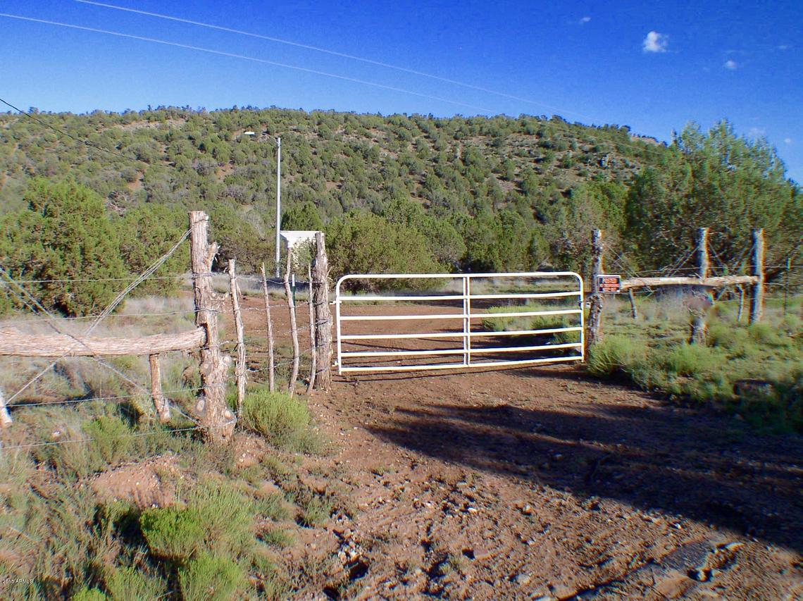 43201 N Anvil Rock Rd., Seligman, AZ 86337