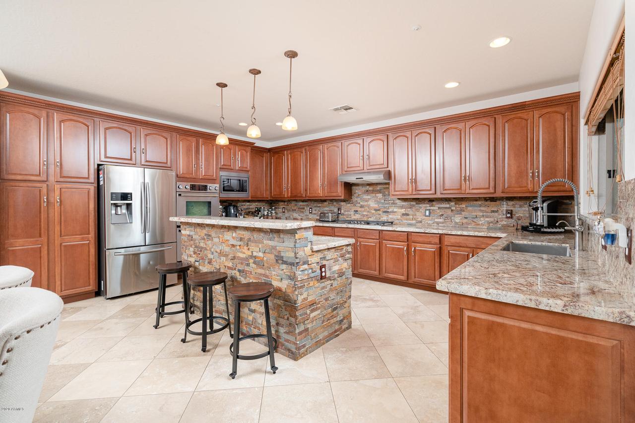 2409 W Quail Track Dr., Phoenix, AZ 85085