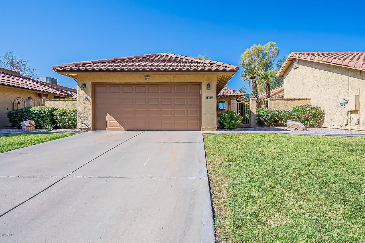 12226 S Shoshoni Dr., Phoenix, AZ 85044