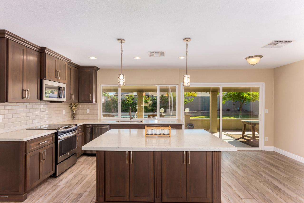 2635 E Shangri La Rd., Phoenix, AZ 85028