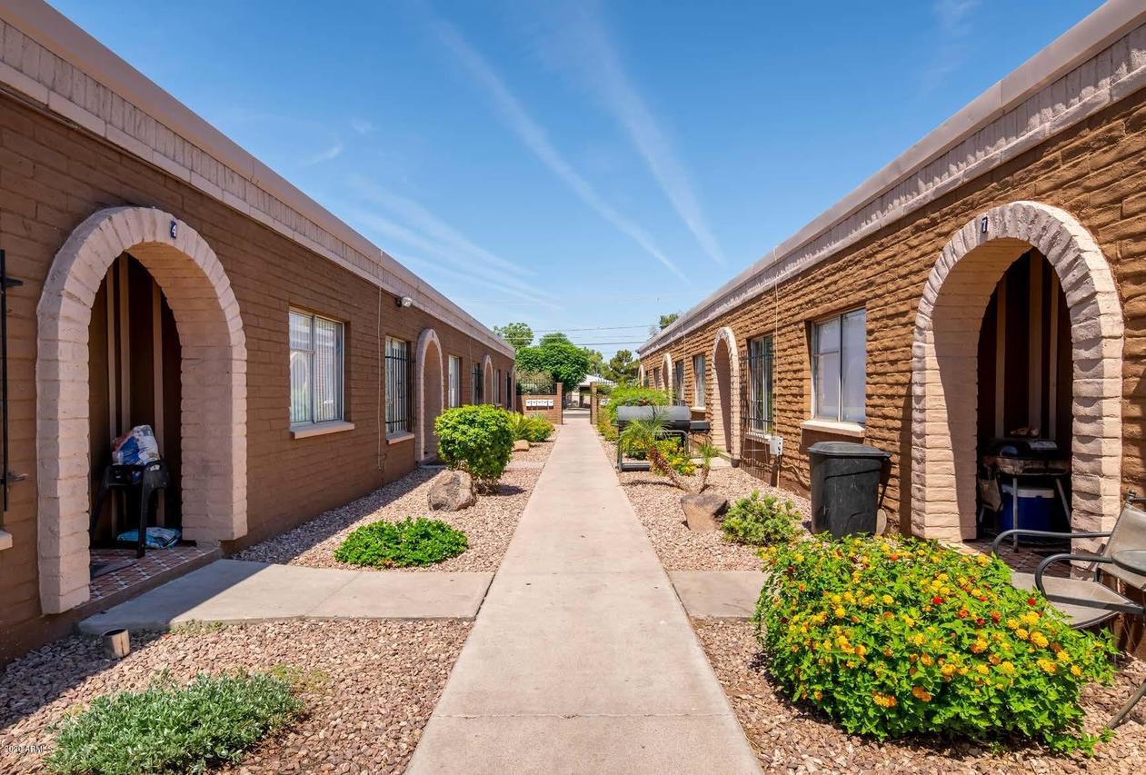 6727 N 61st Ave., Glendale, AZ 85301