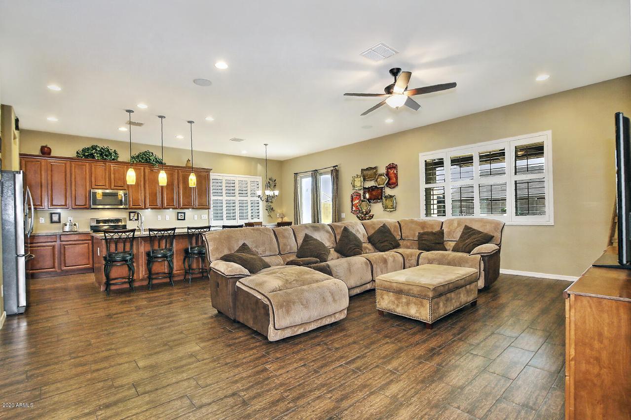 9381 W Louise Dr., Peoria, AZ 85383