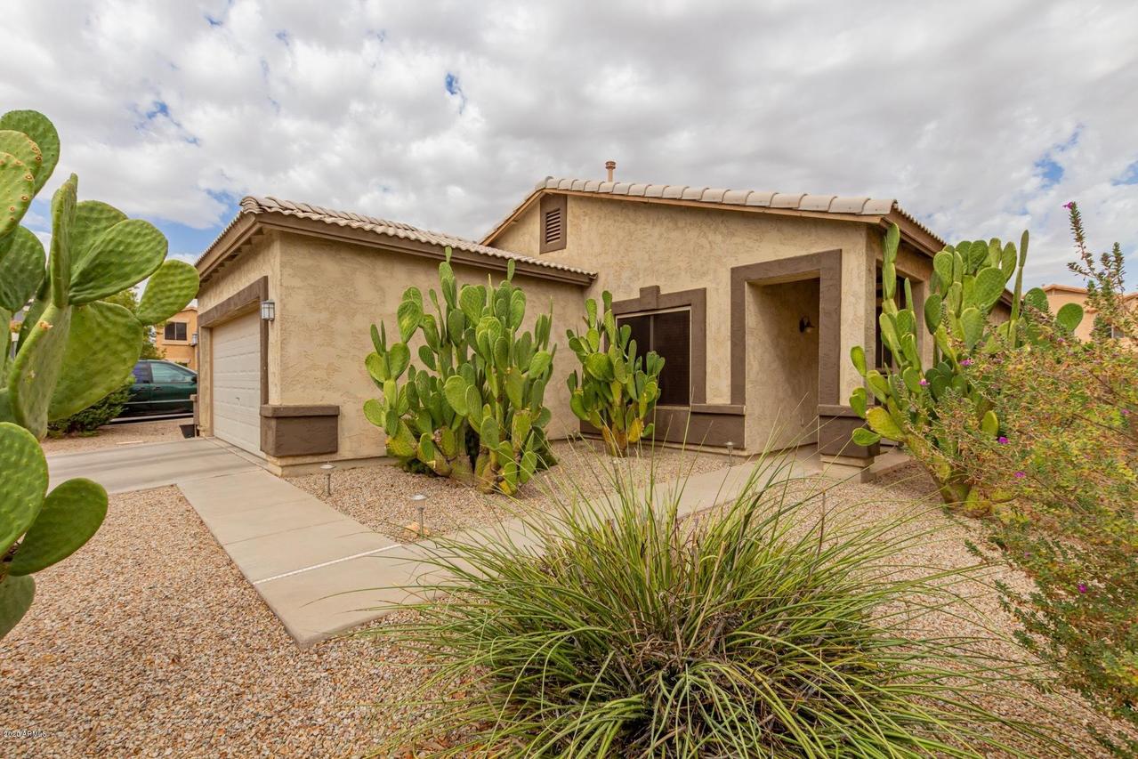 1106 E Country Crossing Way, San Tan Valley, AZ 85143