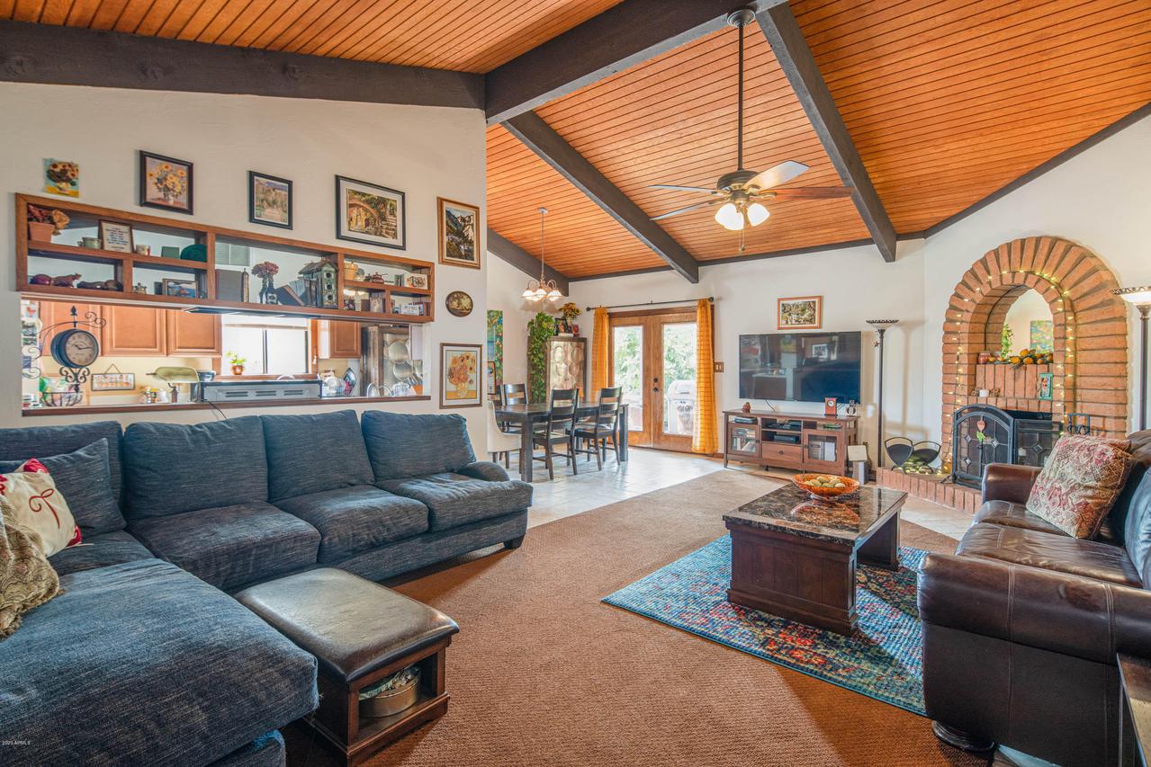 1221 E Mescal St., Phoenix, AZ 85020