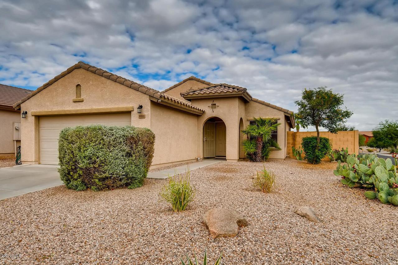 886 W Desert Canyon Dr., San Tan Valley, AZ 85143