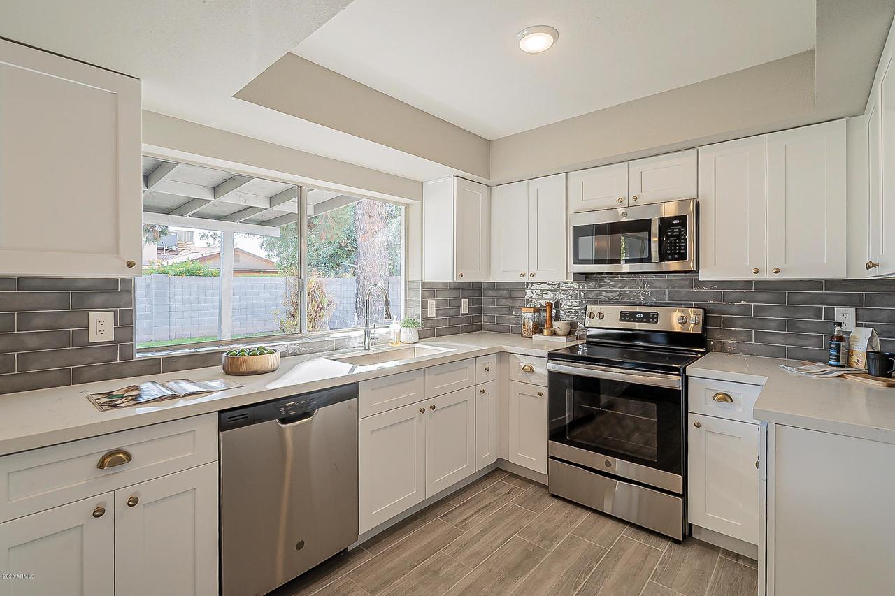 911 W Rosemonte Dr., Phoenix, AZ 85027