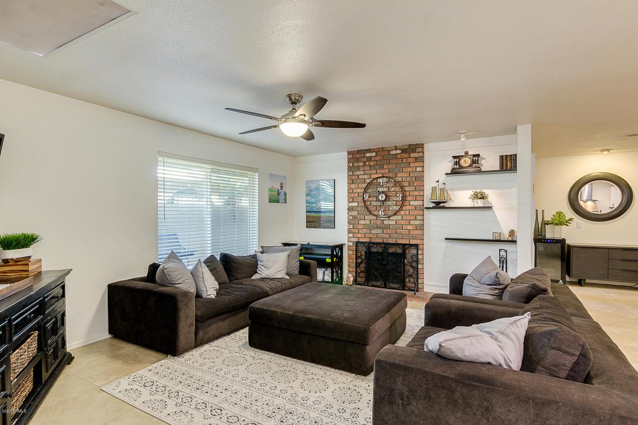 320 W Laguna Dr., Tempe, AZ 85282