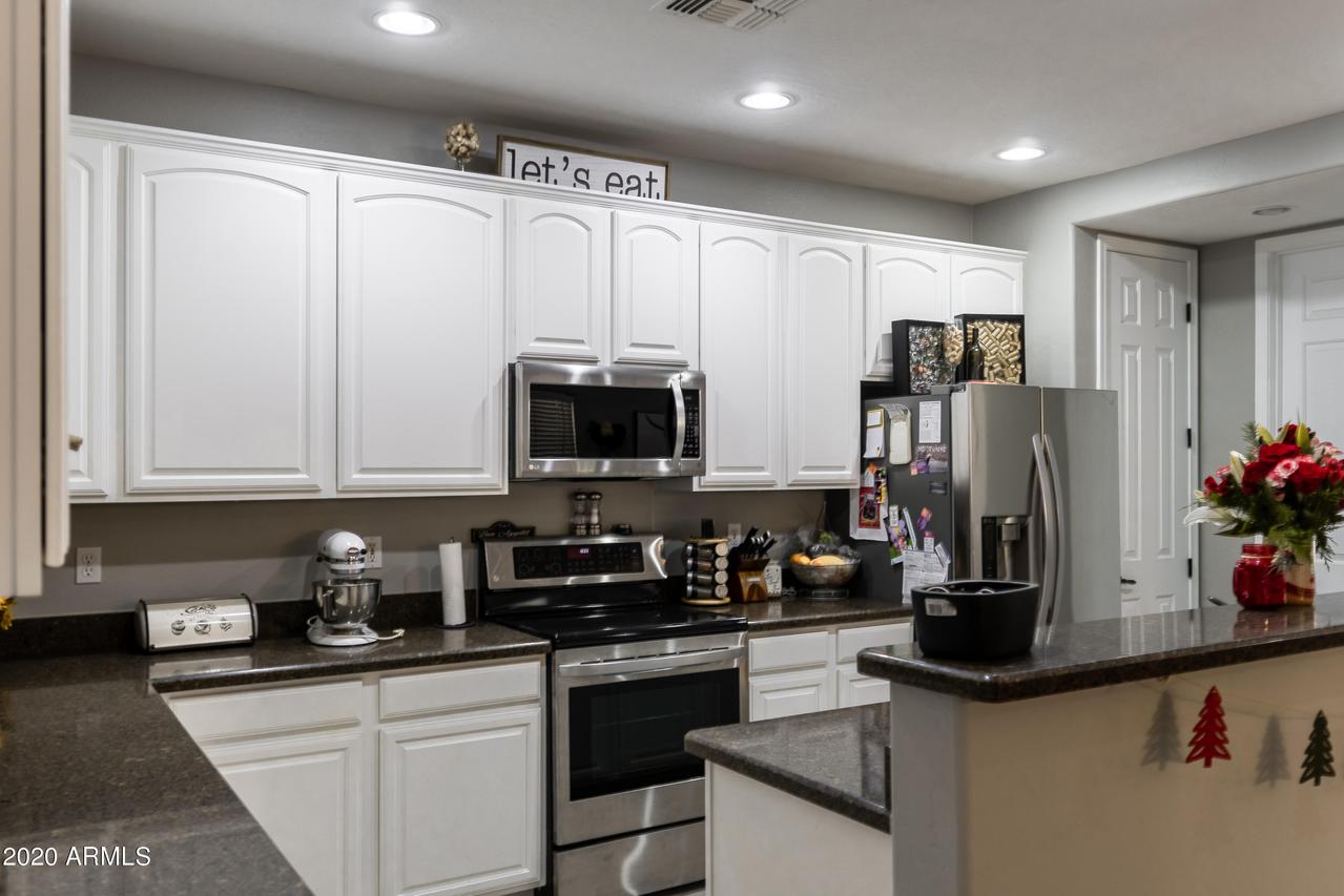 1349 S Joshua Tree Ln., Gilbert, AZ 85296