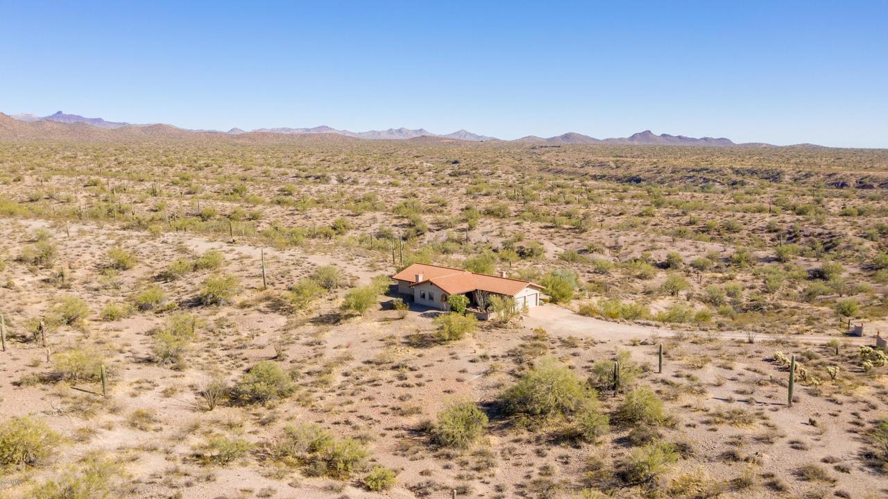 44809 Saguaro Blossom Ln., Morristown, AZ 85342