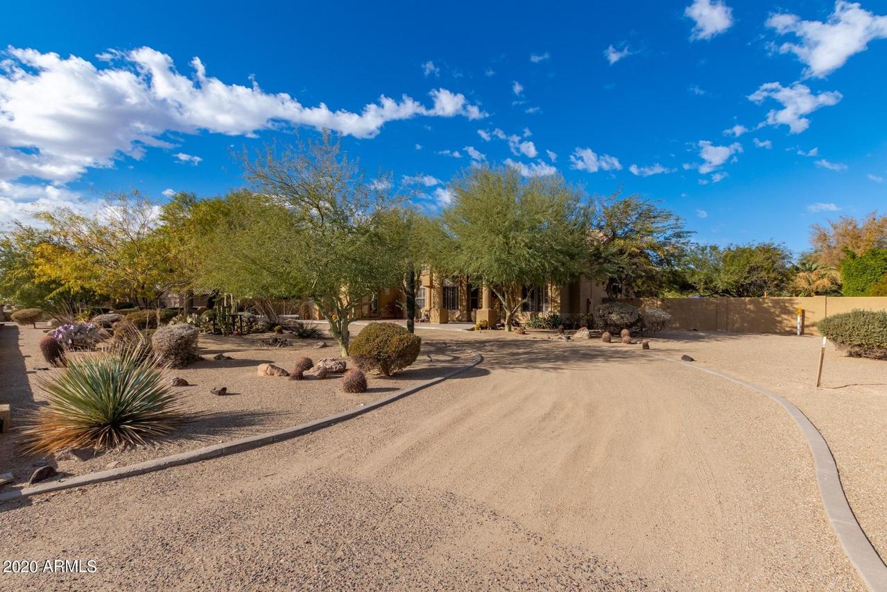 9736 W Camino De Oro, Peoria, AZ 85383