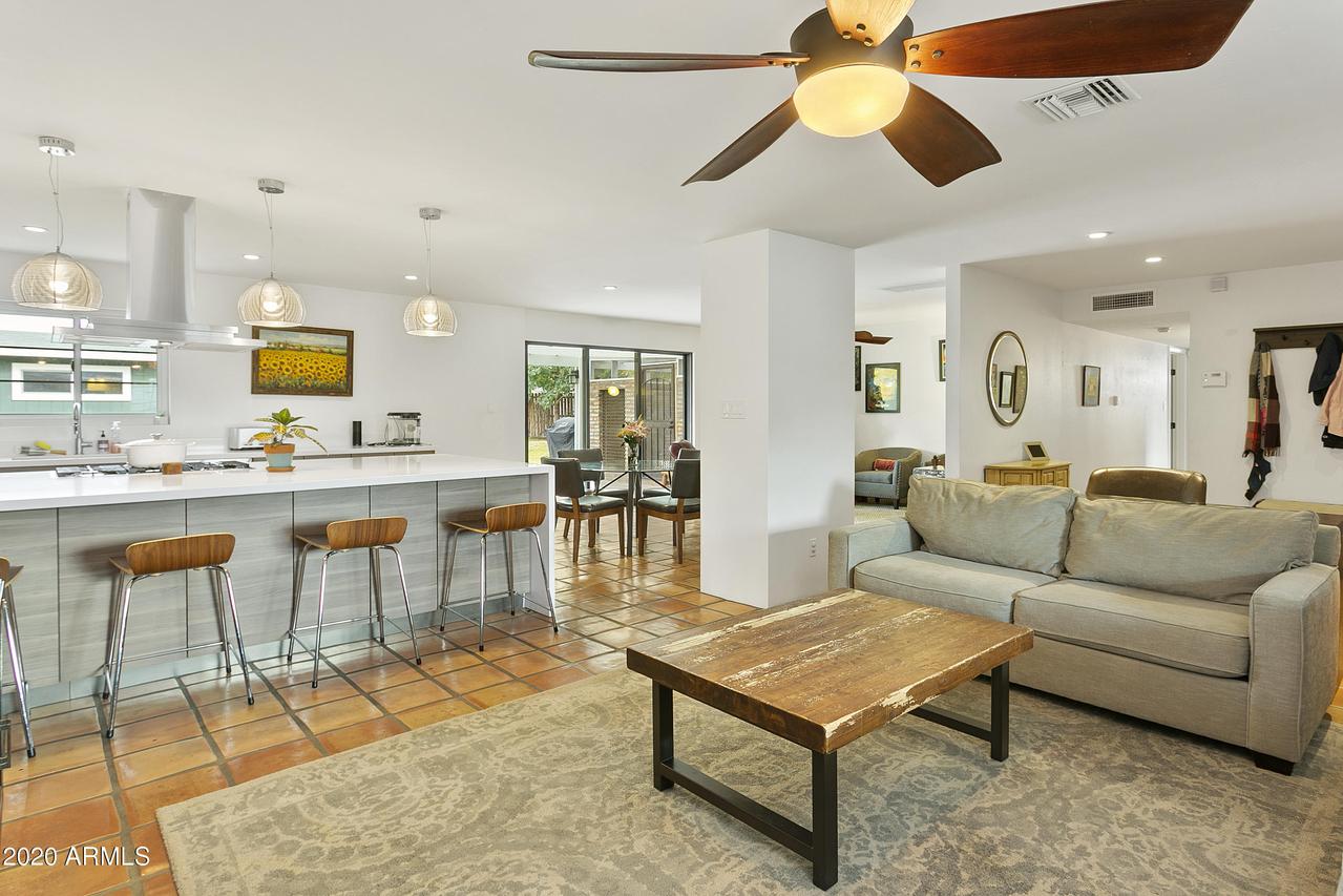 216 E Harmont Dr., Phoenix, AZ 85020