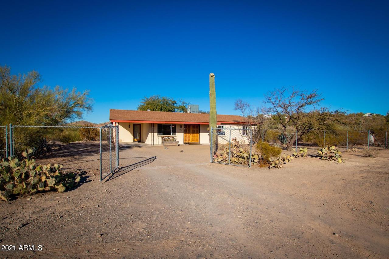 49014 N 24th Ave., New River, AZ 85087