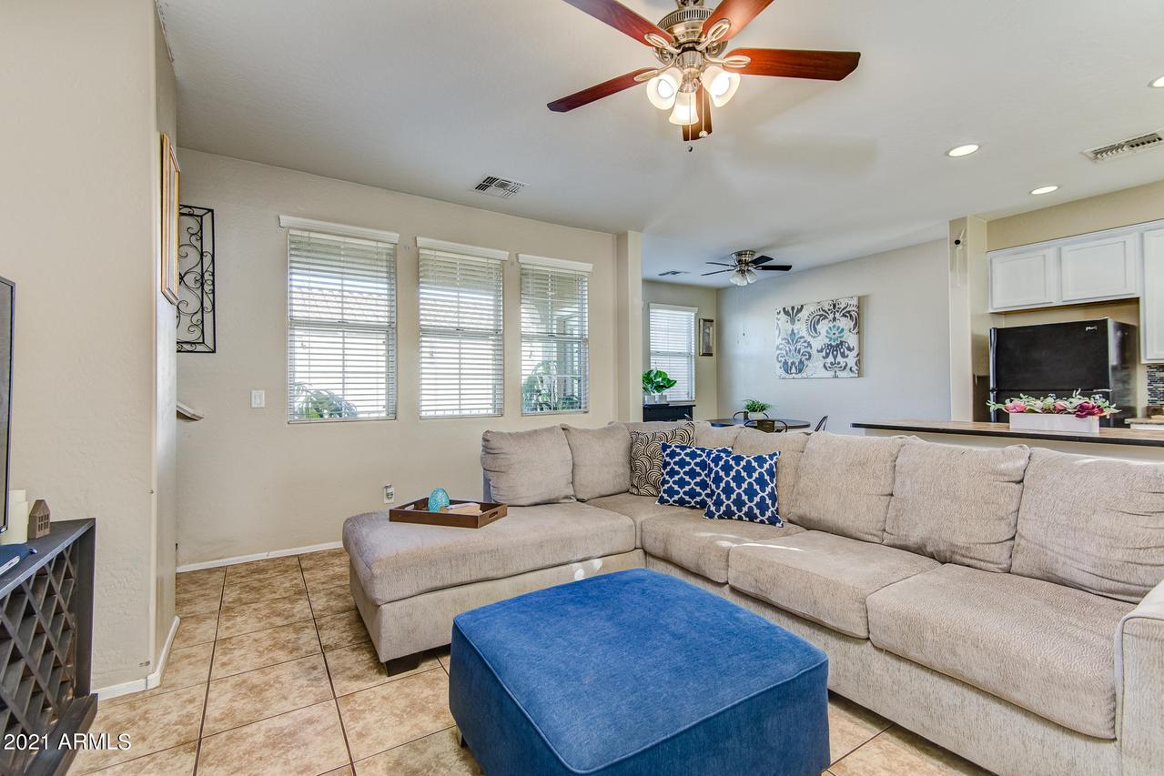 2044 N 78th Glen, Phoenix, AZ 85035