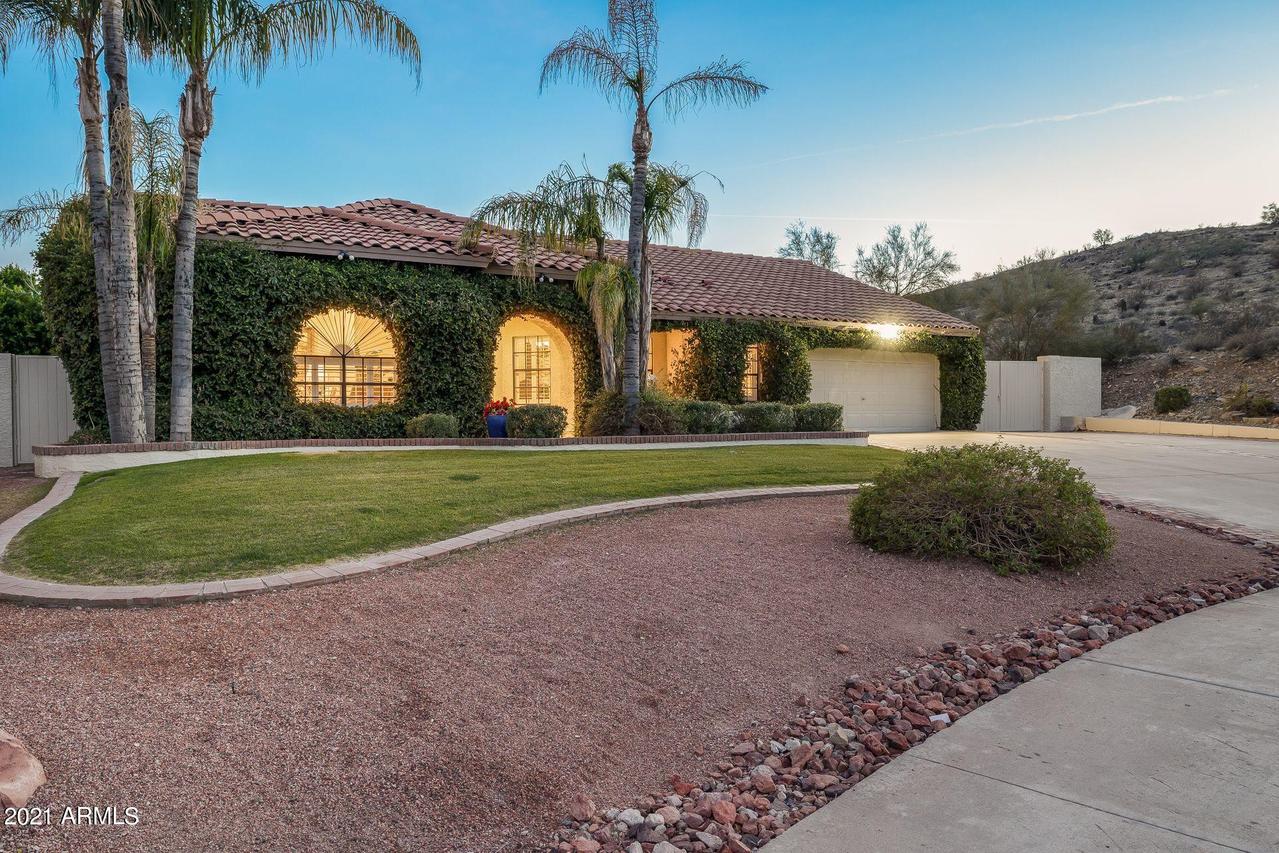 3417 E Rockledge Rd., Phoenix, AZ 85044