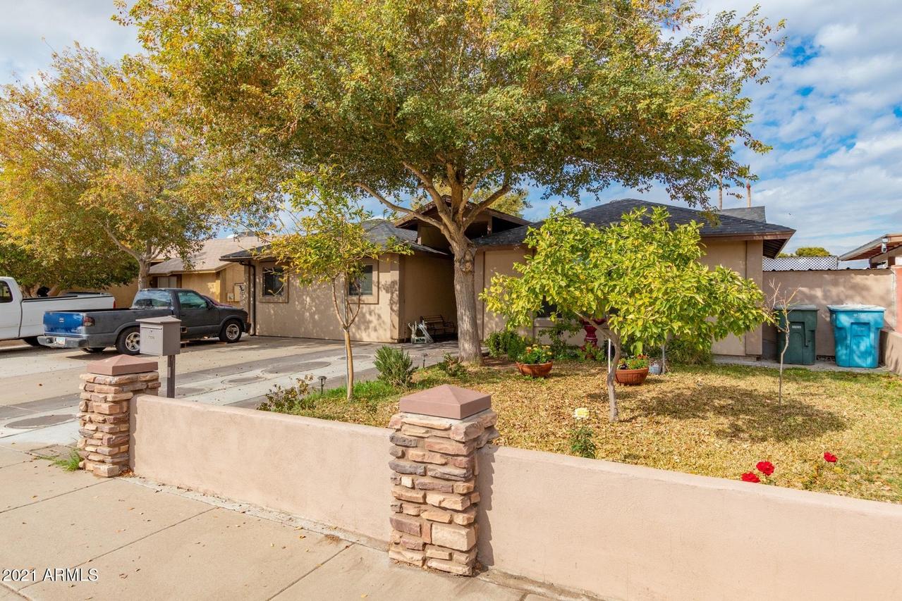 7556 W Wolf St., Phoenix, AZ 85033