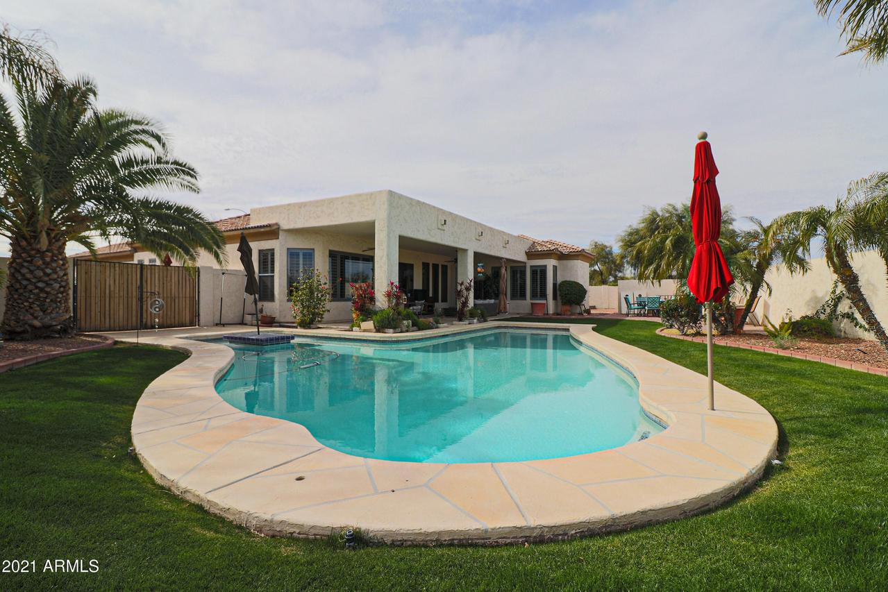 10604 W Deanna Dr., Peoria, AZ 85382